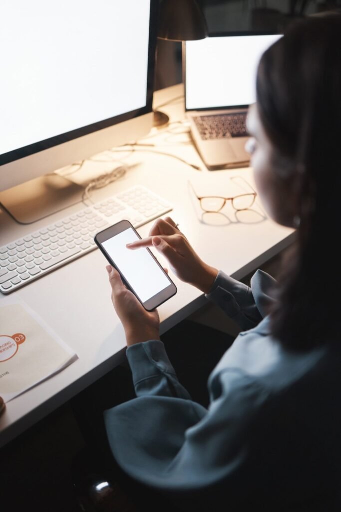 Agencia de Marketing Digital | Acqua Digital Arts 4 business woman phone and green screen branding space and mockup for advertising social media and